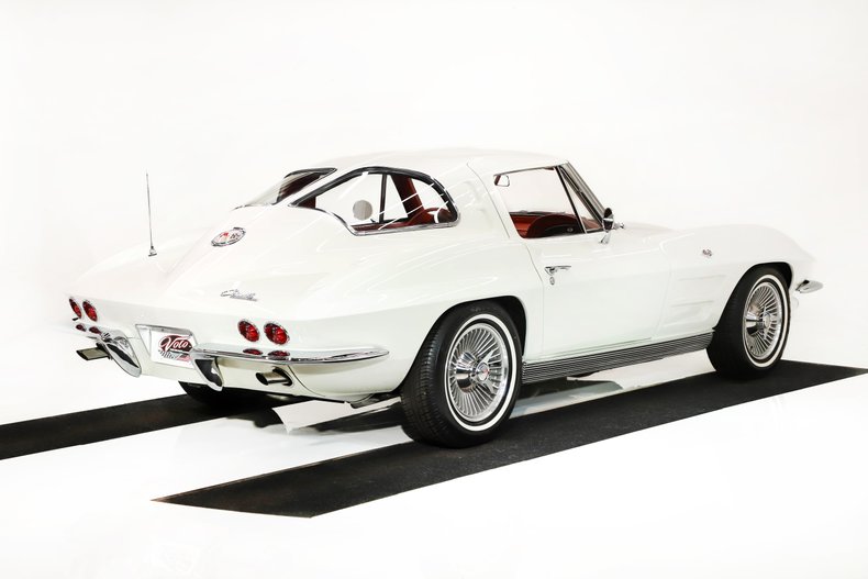 Chevrolet-Corvette-1963-Ermine-White-Red-33
