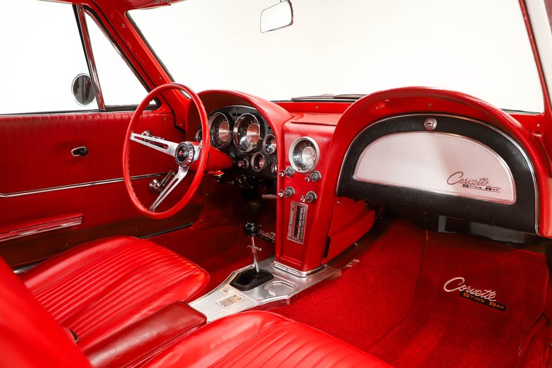 Chevrolet-Corvette-1963-Ermine-White-Red-37