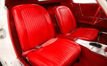 Chevrolet-Corvette-1963-Ermine-White-Red-40