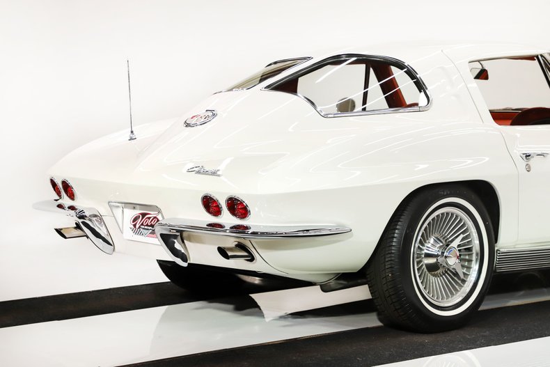 Chevrolet-Corvette-1963-Ermine-White-Red-42