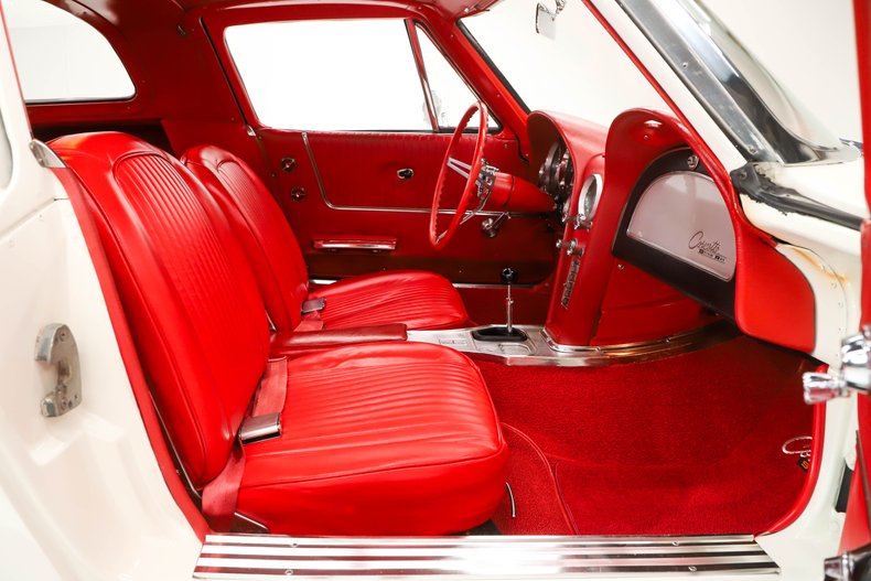 Chevrolet-Corvette-1963-Ermine-White-Red-43