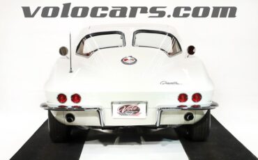 Chevrolet-Corvette-1963-Ermine-White-Red-44
