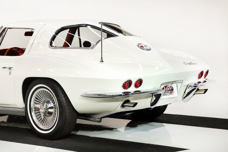 Chevrolet-Corvette-1963-Ermine-White-Red-5
