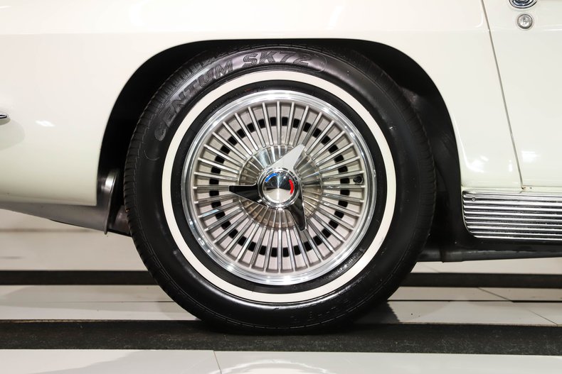 Chevrolet-Corvette-1963-Ermine-White-Red-6