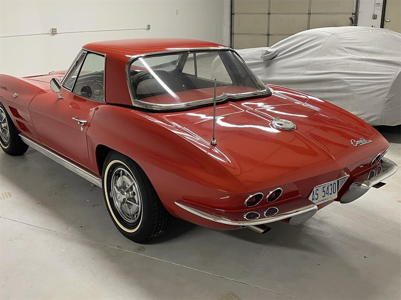 Chevrolet-Corvette-1963-Red-wWhite-Soft-Top-Black-13