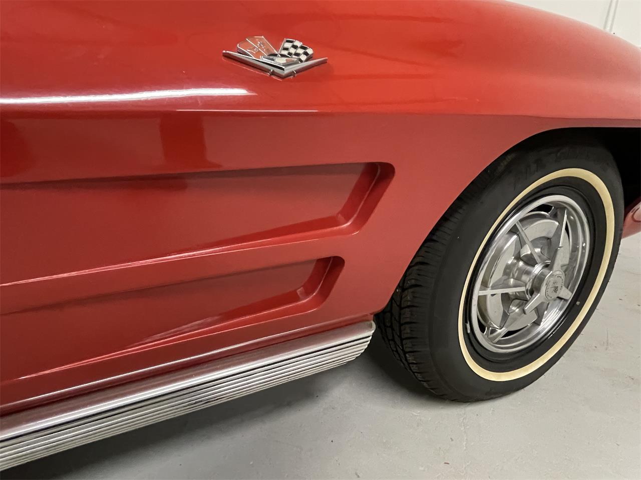 Chevrolet-Corvette-1963-Red-wWhite-Soft-Top-Black-14