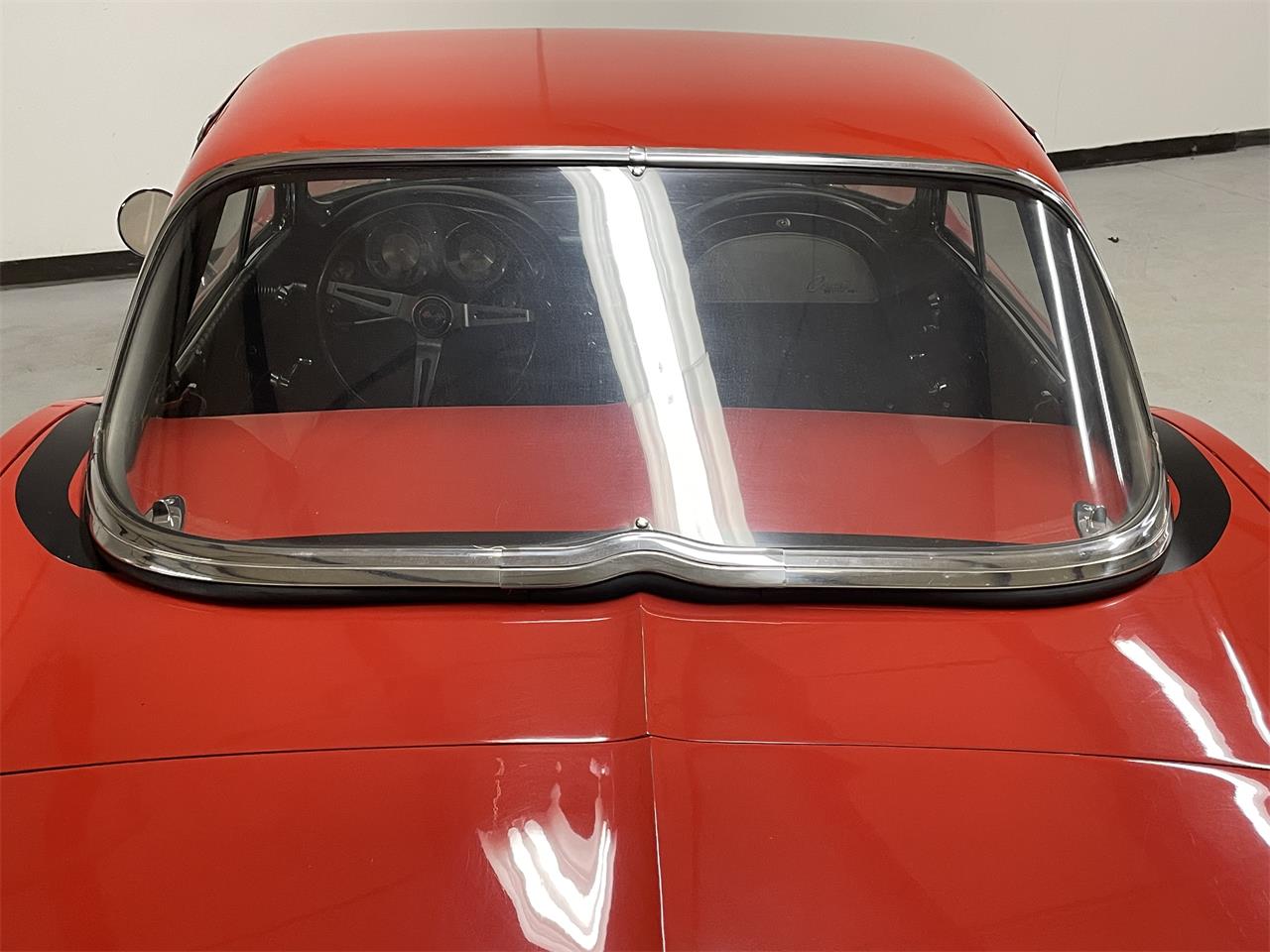 Chevrolet-Corvette-1963-Red-wWhite-Soft-Top-Black-15