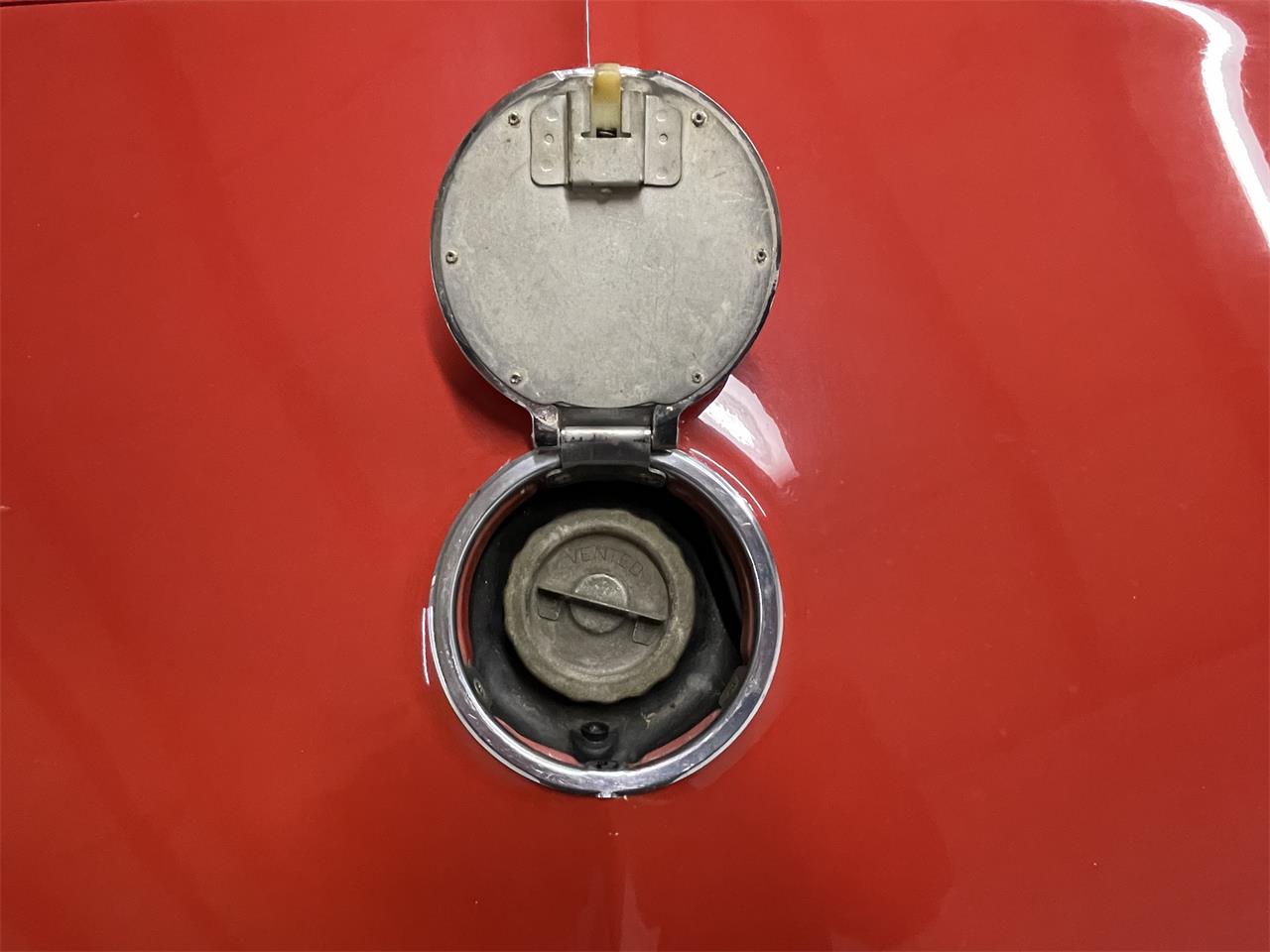 Chevrolet-Corvette-1963-Red-wWhite-Soft-Top-Black-16