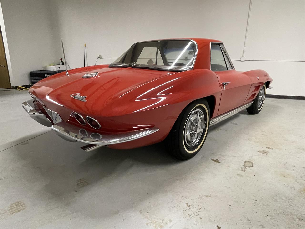 Chevrolet-Corvette-1963-Red-wWhite-Soft-Top-Black-17