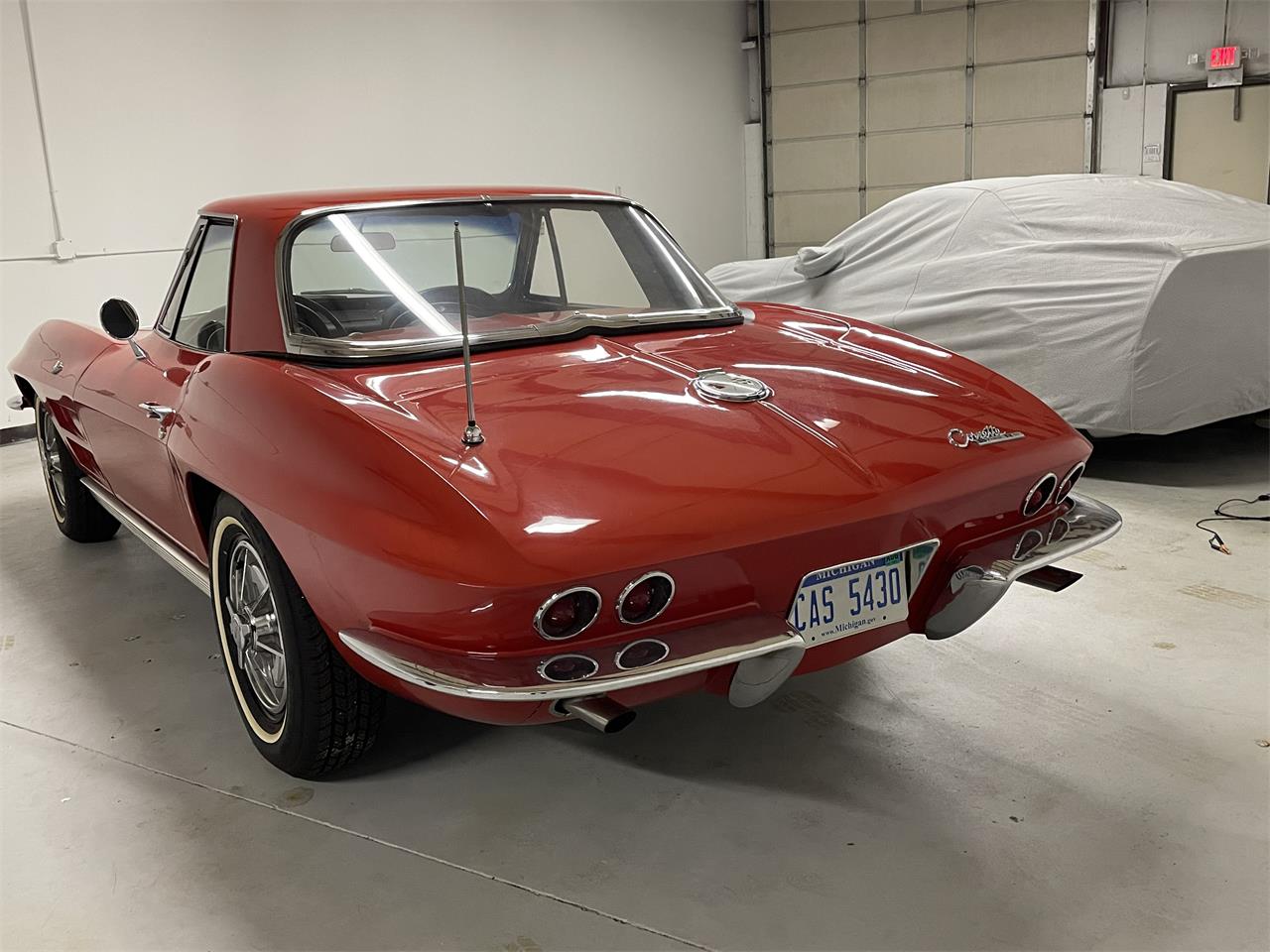 Chevrolet-Corvette-1963-Red-wWhite-Soft-Top-Black-19