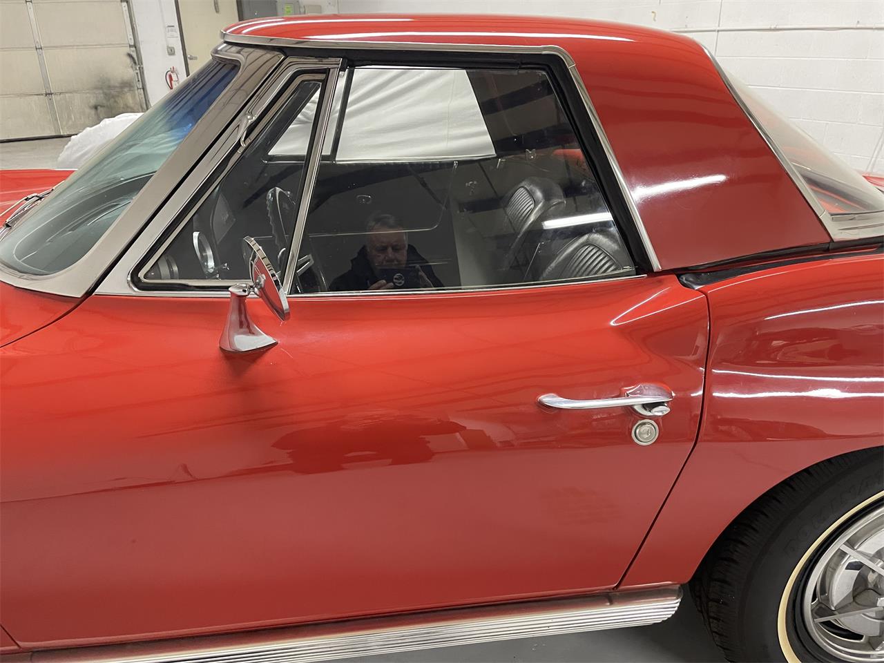 Chevrolet-Corvette-1963-Red-wWhite-Soft-Top-Black-2