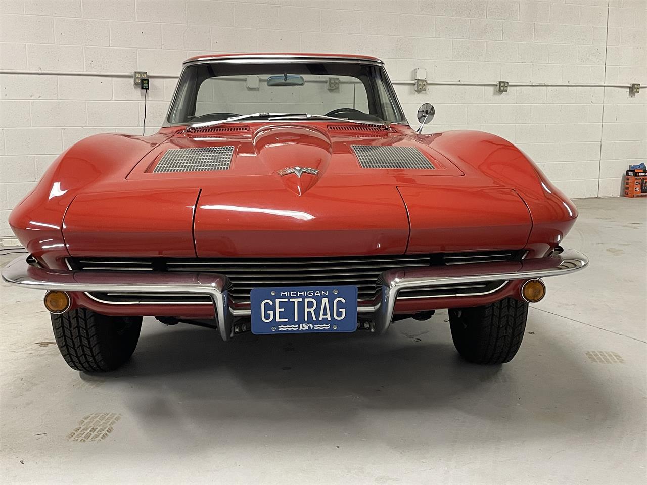 Chevrolet-Corvette-1963-Red-wWhite-Soft-Top-Black-20