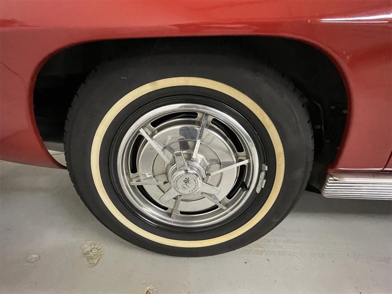 Chevrolet-Corvette-1963-Red-wWhite-Soft-Top-Black-23