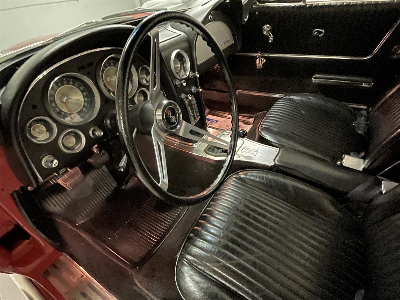 Chevrolet-Corvette-1963-Red-wWhite-Soft-Top-Black-3