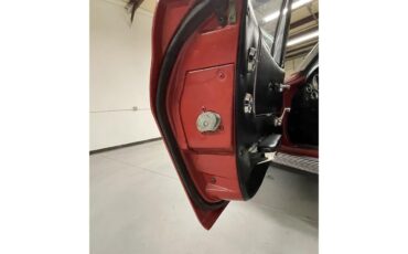 Chevrolet-Corvette-1963-Red-wWhite-Soft-Top-Black-31