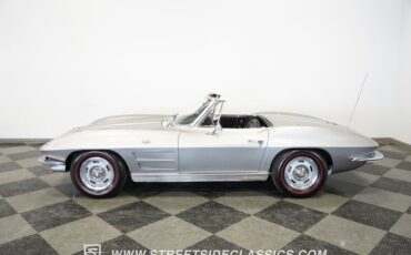 Chevrolet-Corvette-1963-Sebring-Silver-Dark-Blue-1
