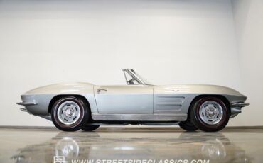 Chevrolet-Corvette-1963-Sebring-Silver-Dark-Blue-10