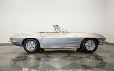 Chevrolet-Corvette-1963-Sebring-Silver-Dark-Blue-11