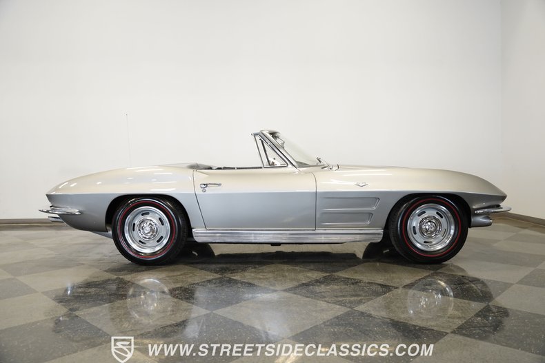 Chevrolet-Corvette-1963-Sebring-Silver-Dark-Blue-11