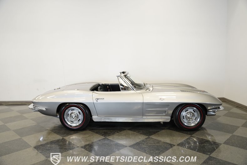 Chevrolet-Corvette-1963-Sebring-Silver-Dark-Blue-12