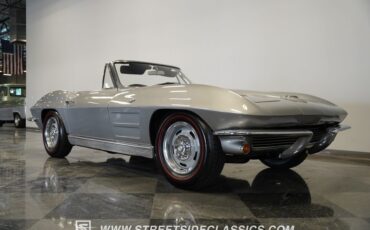 Chevrolet-Corvette-1963-Sebring-Silver-Dark-Blue-13