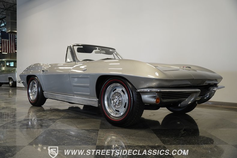 Chevrolet-Corvette-1963-Sebring-Silver-Dark-Blue-13
