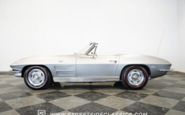 Chevrolet-Corvette-1963-Sebring-Silver-Dark-Blue-15
