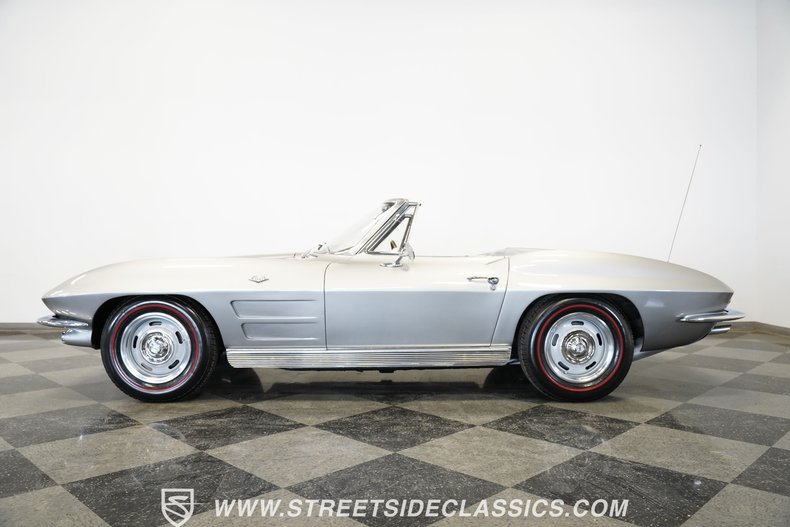 Chevrolet-Corvette-1963-Sebring-Silver-Dark-Blue-15