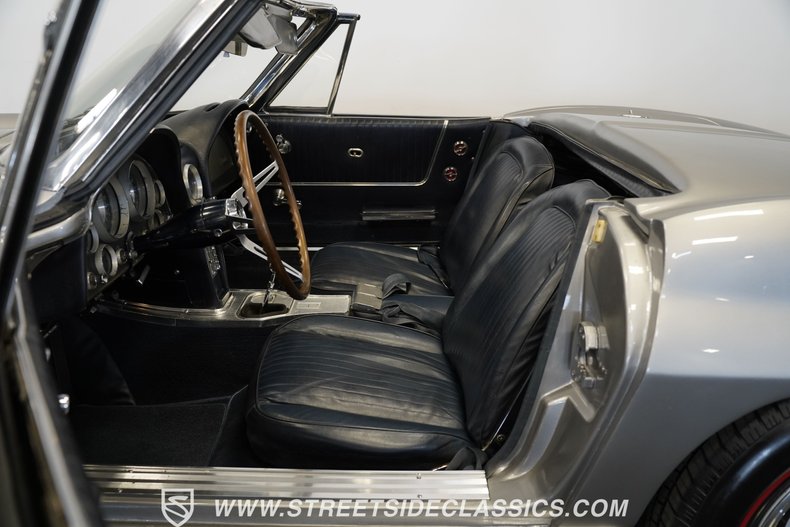 Chevrolet-Corvette-1963-Sebring-Silver-Dark-Blue-16