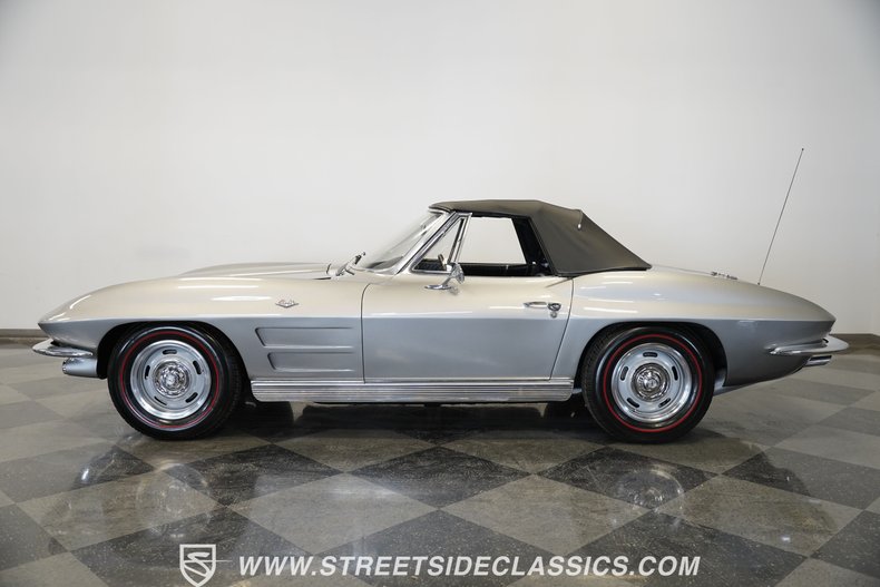 Chevrolet-Corvette-1963-Sebring-Silver-Dark-Blue-2