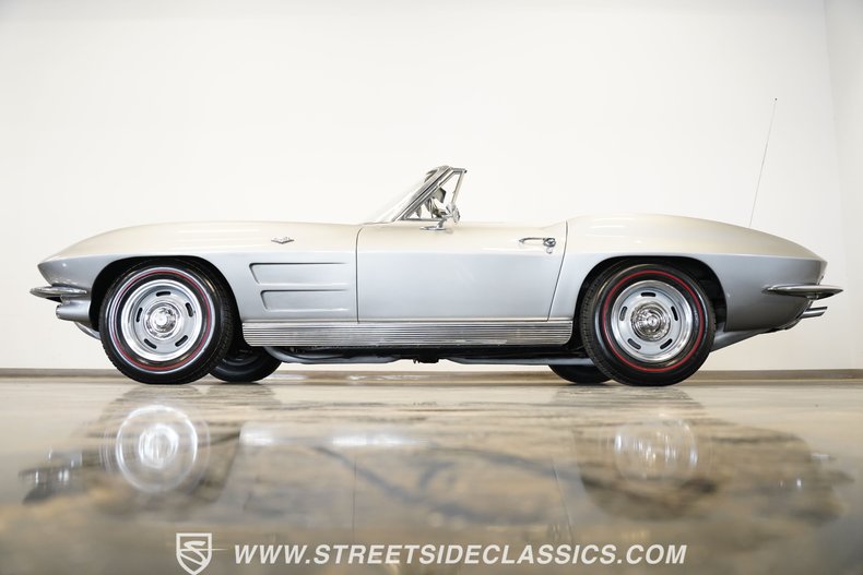 Chevrolet-Corvette-1963-Sebring-Silver-Dark-Blue-20