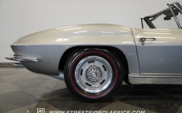 Chevrolet-Corvette-1963-Sebring-Silver-Dark-Blue-21