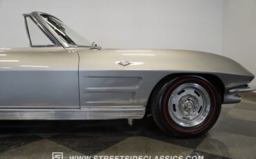 Chevrolet-Corvette-1963-Sebring-Silver-Dark-Blue-22