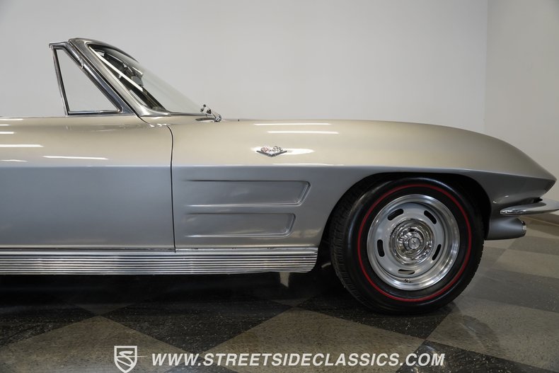 Chevrolet-Corvette-1963-Sebring-Silver-Dark-Blue-22