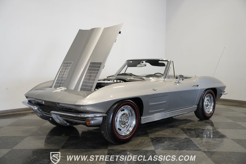 Chevrolet-Corvette-1963-Sebring-Silver-Dark-Blue-23
