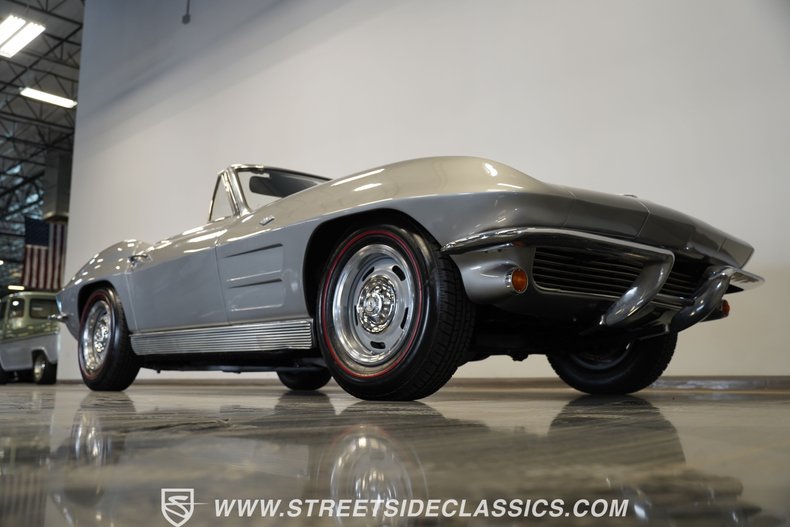 Chevrolet-Corvette-1963-Sebring-Silver-Dark-Blue-25