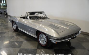 Chevrolet-Corvette-1963-Sebring-Silver-Dark-Blue-26