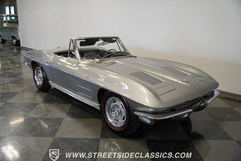 Chevrolet-Corvette-1963-Sebring-Silver-Dark-Blue-26
