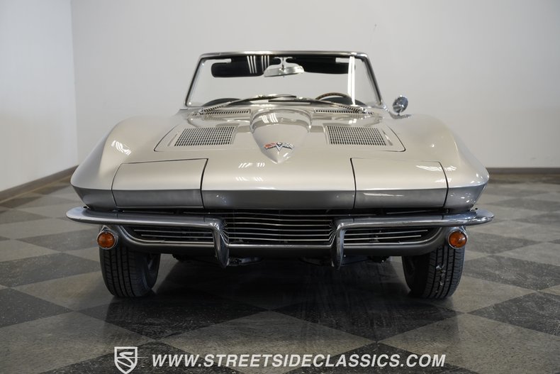 Chevrolet-Corvette-1963-Sebring-Silver-Dark-Blue-27