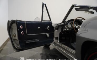 Chevrolet-Corvette-1963-Sebring-Silver-Dark-Blue-30