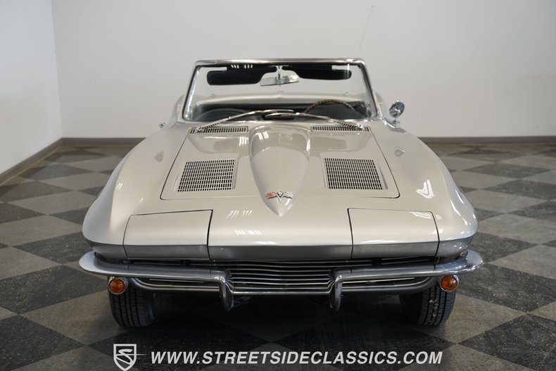 Chevrolet-Corvette-1963-Sebring-Silver-Dark-Blue-31