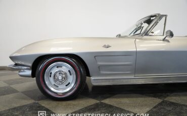 Chevrolet-Corvette-1963-Sebring-Silver-Dark-Blue-33