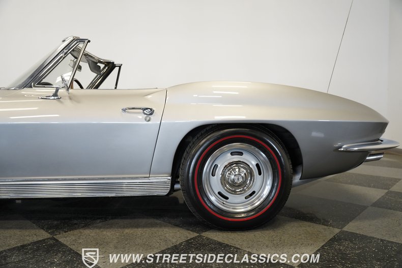 Chevrolet-Corvette-1963-Sebring-Silver-Dark-Blue-34