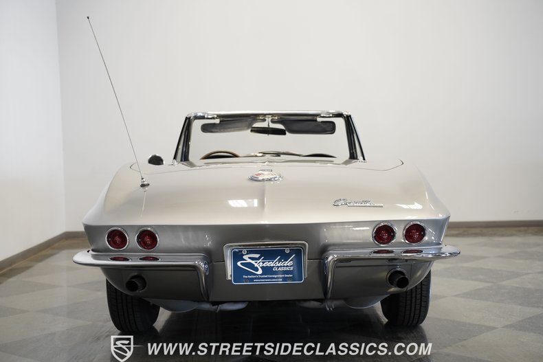 Chevrolet-Corvette-1963-Sebring-Silver-Dark-Blue-35