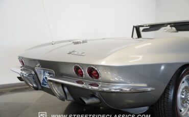 Chevrolet-Corvette-1963-Sebring-Silver-Dark-Blue-37