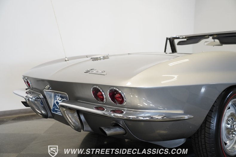 Chevrolet-Corvette-1963-Sebring-Silver-Dark-Blue-37