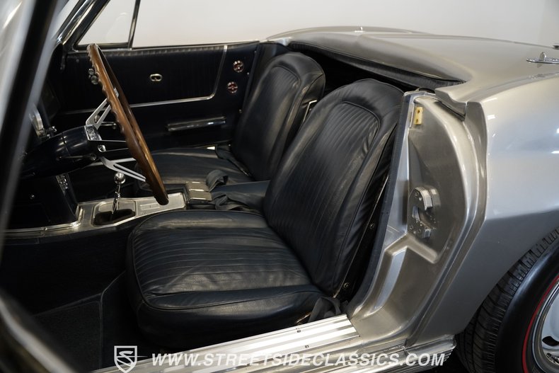 Chevrolet-Corvette-1963-Sebring-Silver-Dark-Blue-39