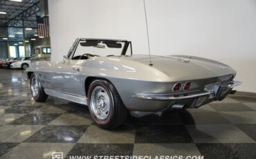 Chevrolet-Corvette-1963-Sebring-Silver-Dark-Blue-4