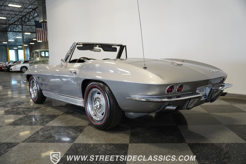 Chevrolet-Corvette-1963-Sebring-Silver-Dark-Blue-4