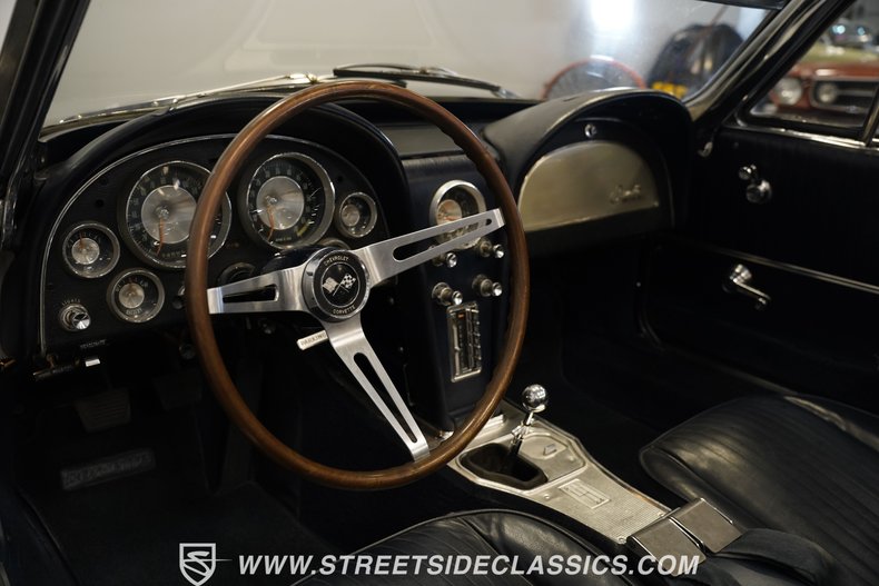 Chevrolet-Corvette-1963-Sebring-Silver-Dark-Blue-40